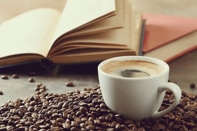 Finché il caffè è caldo di Toshikazu Kawaguchi: leggi la nostra recensione - COFF-E