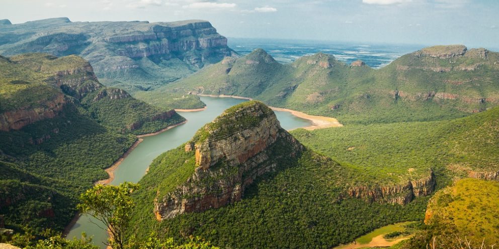 Viaggio-in-Ruanda-la-natura-del-paese-con-laghi-e-vulcani-1024×496 Il caffè del Ruanda, una storia ricca di fascino e tutta da scoprire - COFF-E