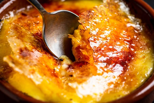 Creme brulée al salmone con croccante al caffè