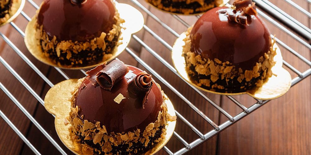 Mezza sfera di bavarese al caffè con ripieno Mezza sfera di bavarese al caffè con ripieno