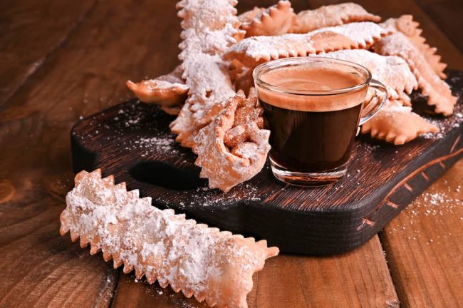 Crostoli al caffè: una variante veneta all'aroma di caffè! - COFF-E