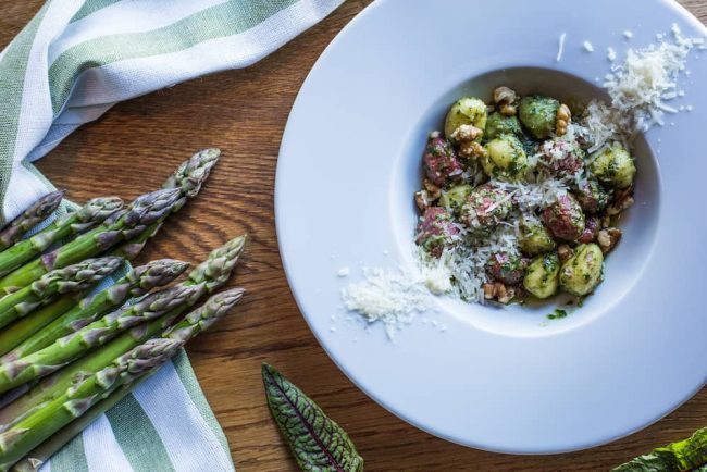 gnocchi asparagi caffè e nocciole