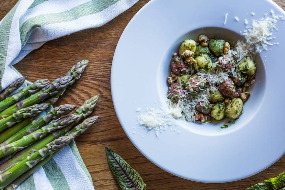 gnocchi asparagi caffè e nocciole